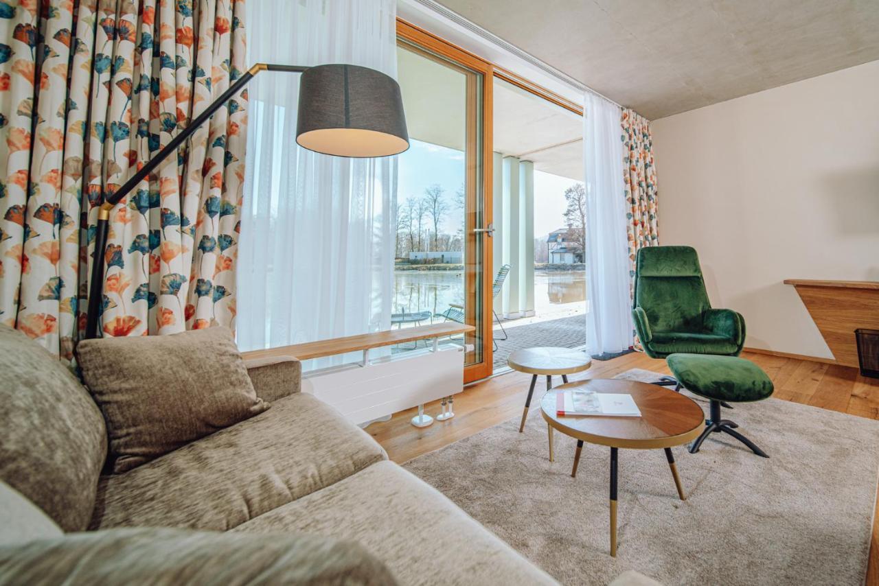 Palac Pakoszow Schlosshotel Wernersdorf Jelenia Gora Dış mekan fotoğraf A suite at the Hotel