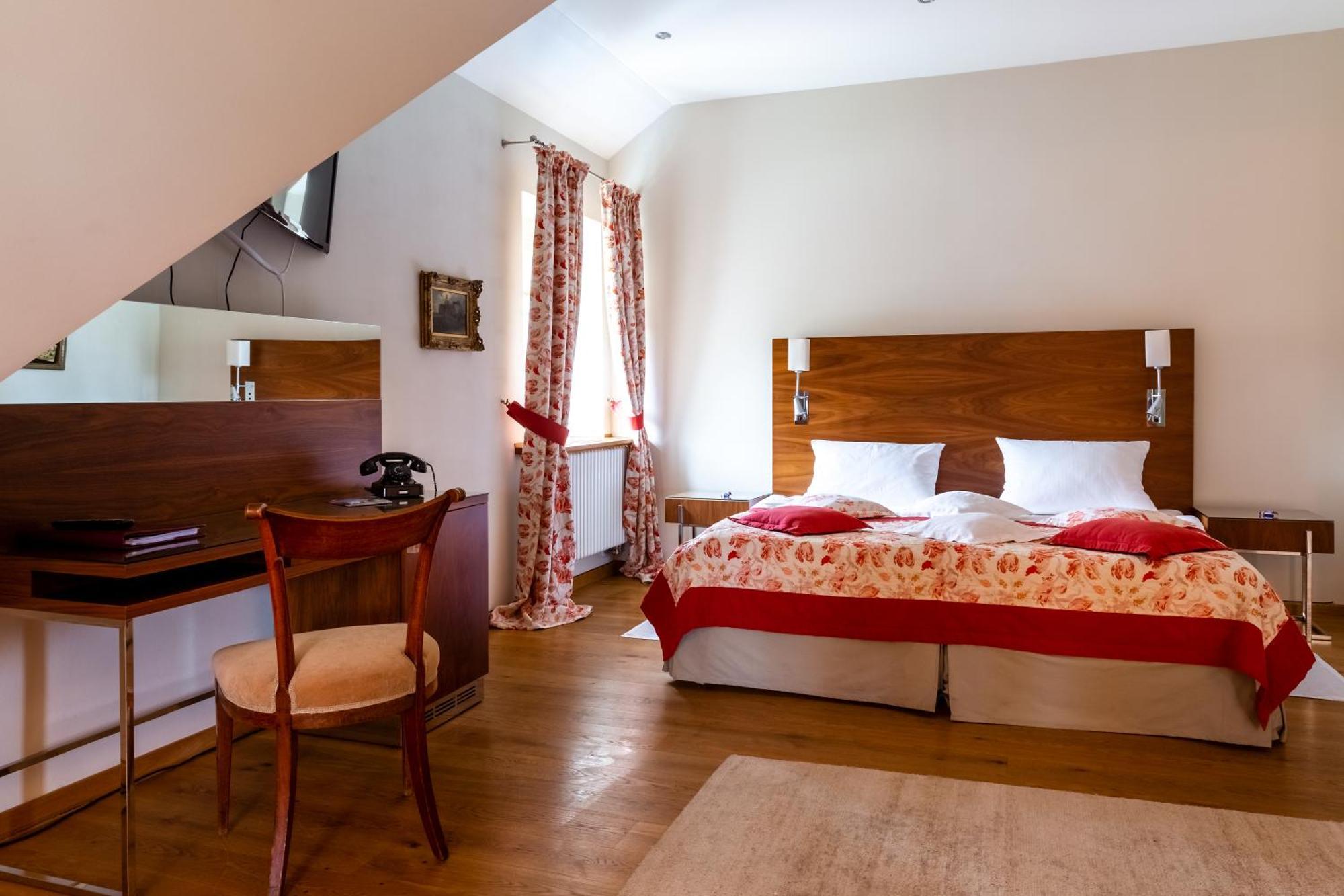 Palac Pakoszow Schlosshotel Wernersdorf Jelenia Gora Dış mekan fotoğraf A room at the hotel