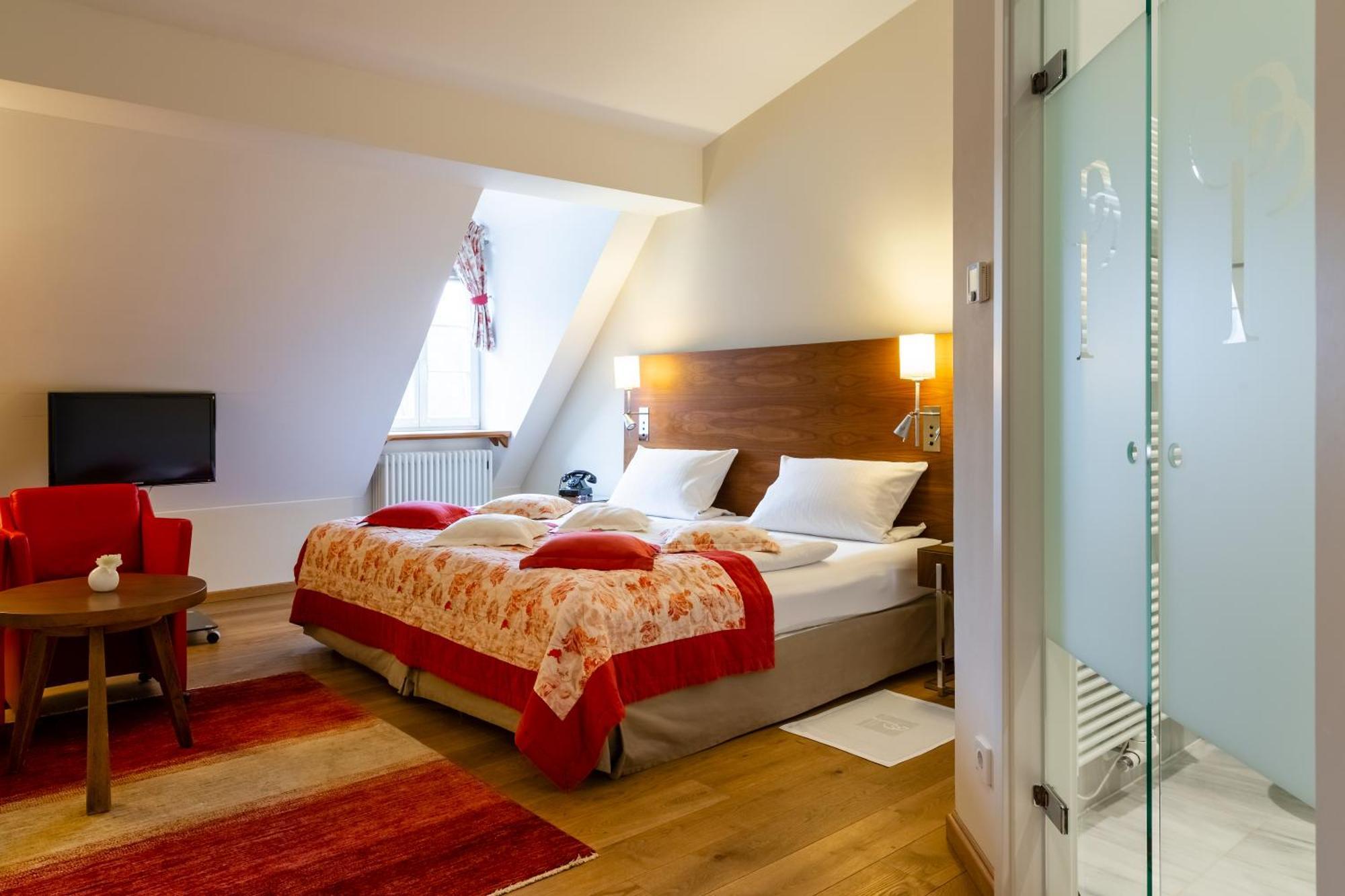 Palac Pakoszow Schlosshotel Wernersdorf Jelenia Gora Dış mekan fotoğraf A typical room at the Hotel