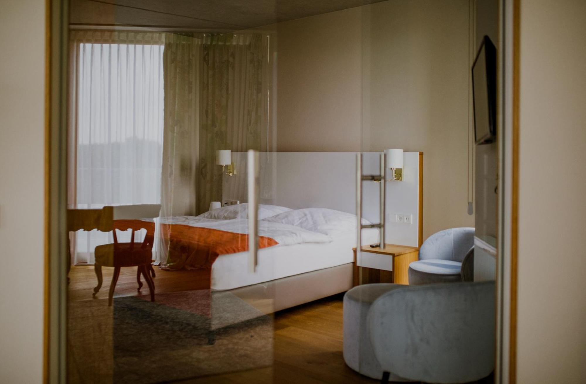 Palac Pakoszow Schlosshotel Wernersdorf Jelenia Gora Dış mekan fotoğraf A room at the hotel