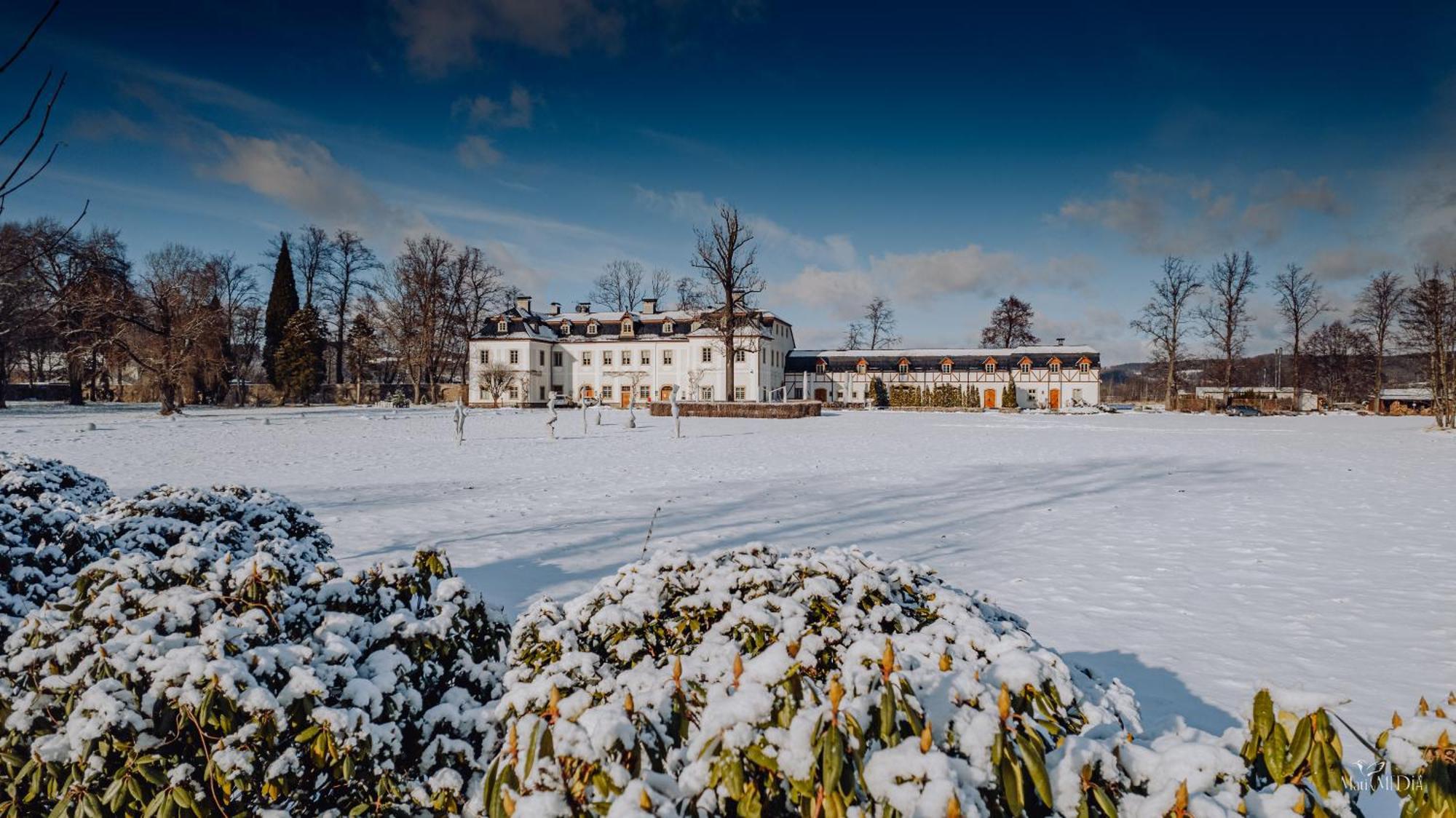 Palac Pakoszow Schlosshotel Wernersdorf Jelenia Gora Dış mekan fotoğraf The former school site at the former St. Mary's Convent, now the St. Mary's Convent Centre