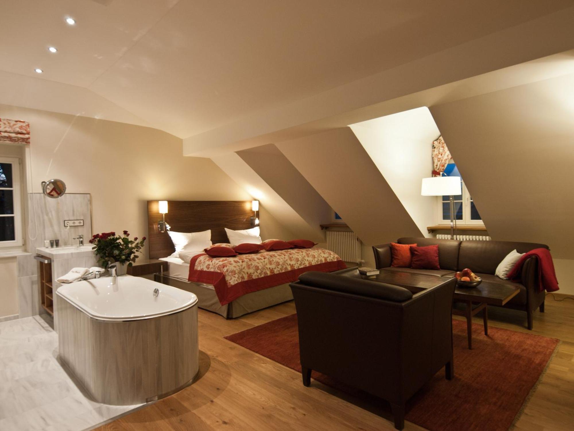 Palac Pakoszow Schlosshotel Wernersdorf Jelenia Gora Dış mekan fotoğraf A suite at the hotel