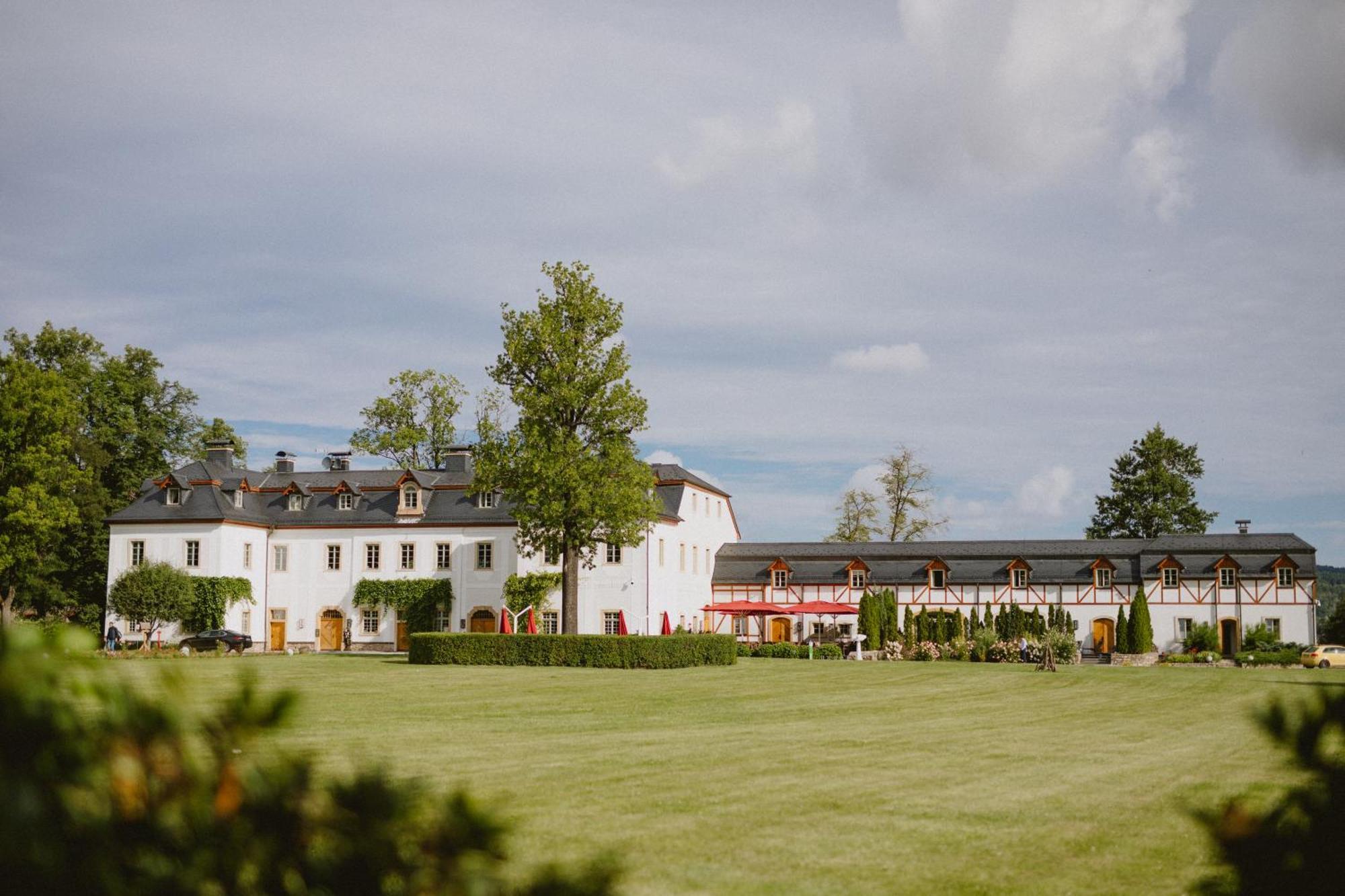 Palac Pakoszow Schlosshotel Wernersdorf Jelenia Gora Dış mekan fotoğraf The former abbey buildings