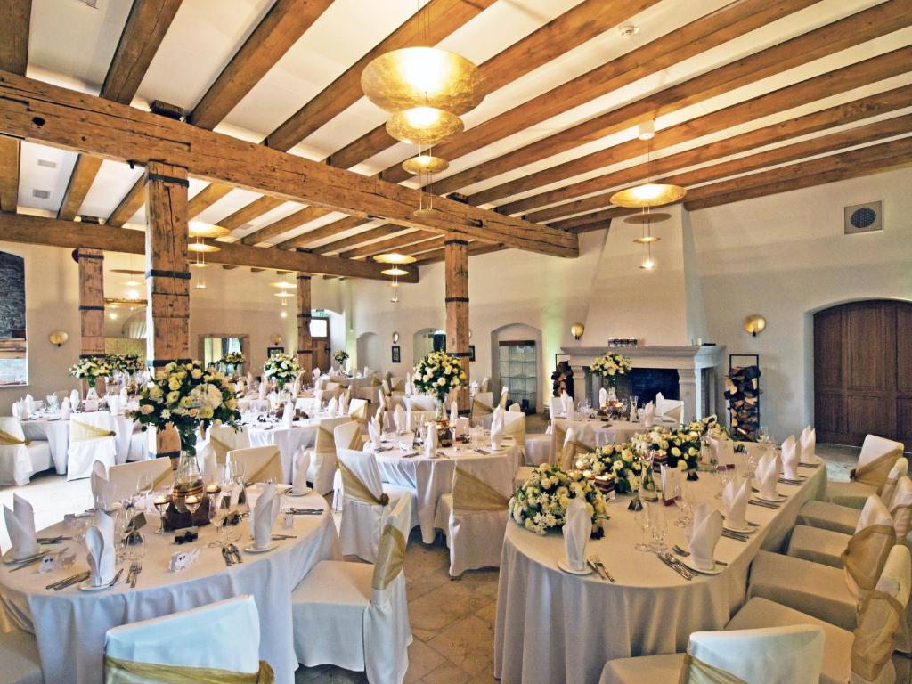 Palac Pakoszow Schlosshotel Wernersdorf Jelenia Gora Dış mekan fotoğraf The interior of the restaurant