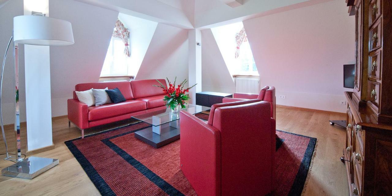 Palac Pakoszow Schlosshotel Wernersdorf Jelenia Gora Dış mekan fotoğraf A living room