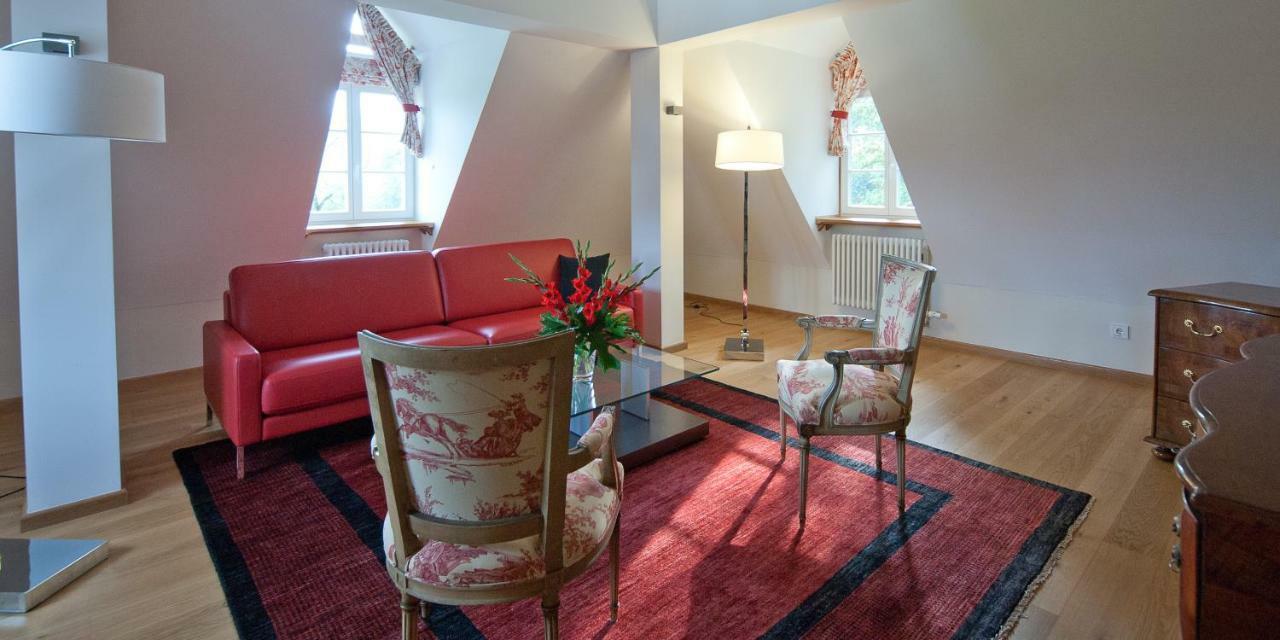 Palac Pakoszow Schlosshotel Wernersdorf Jelenia Gora Dış mekan fotoğraf A suite at the Hotel de l'Aigle