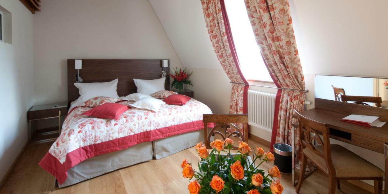 Palac Pakoszow Schlosshotel Wernersdorf Jelenia Gora Dış mekan fotoğraf A bedroom in the hotel