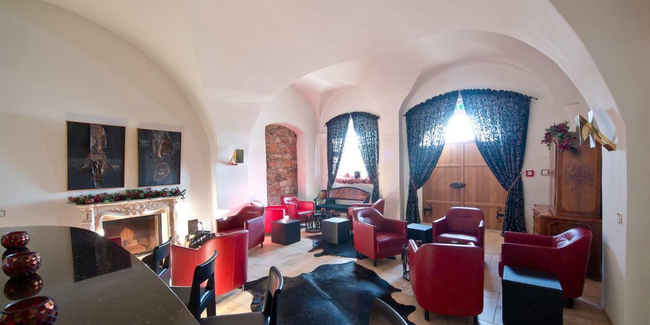 Palac Pakoszow Schlosshotel Wernersdorf Jelenia Gora Dış mekan fotoğraf The interior of the castle