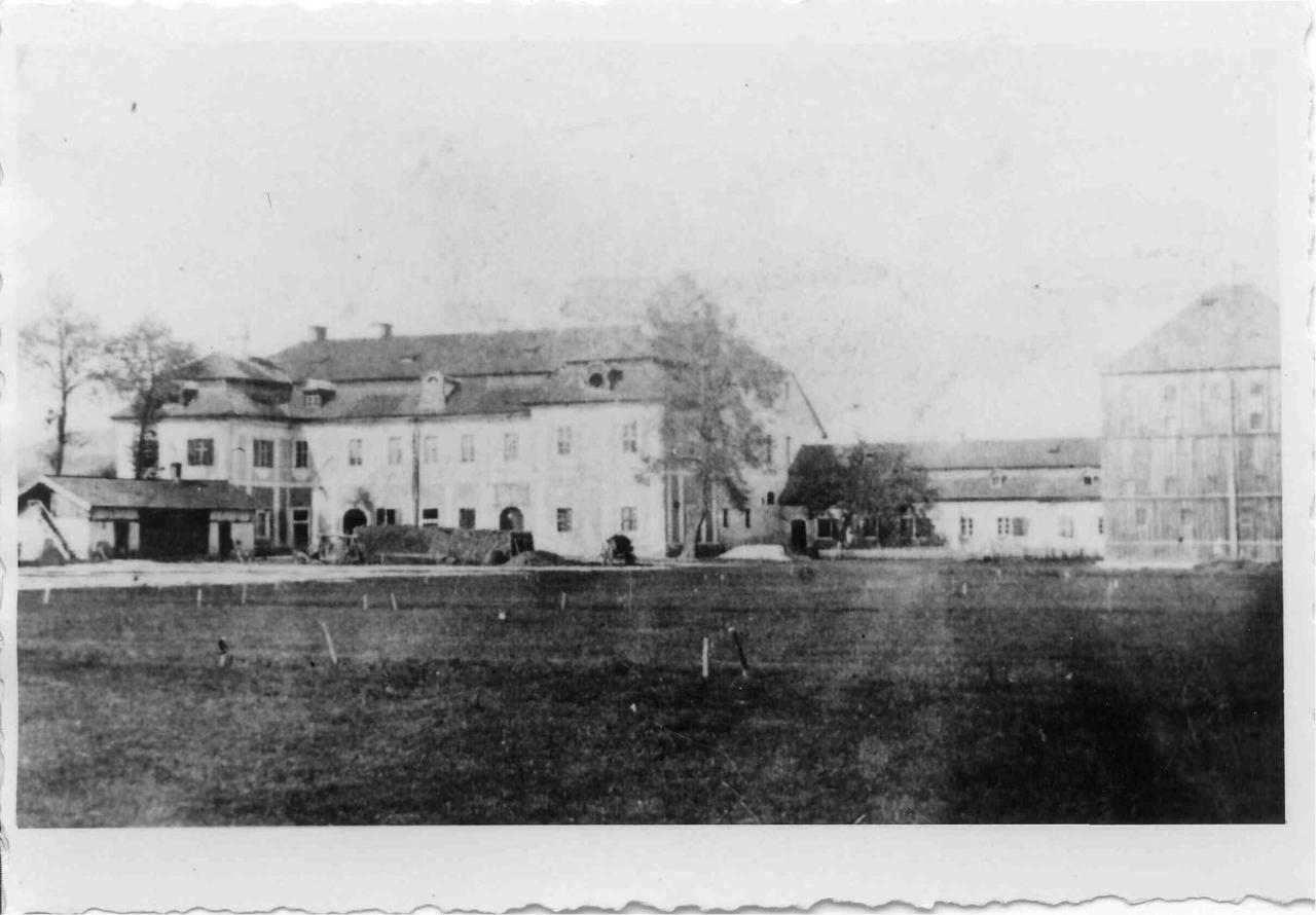 Palac Pakoszow Schlosshotel Wernersdorf Jelenia Gora Dış mekan fotoğraf The first building of the University of Manitoba, 1878
